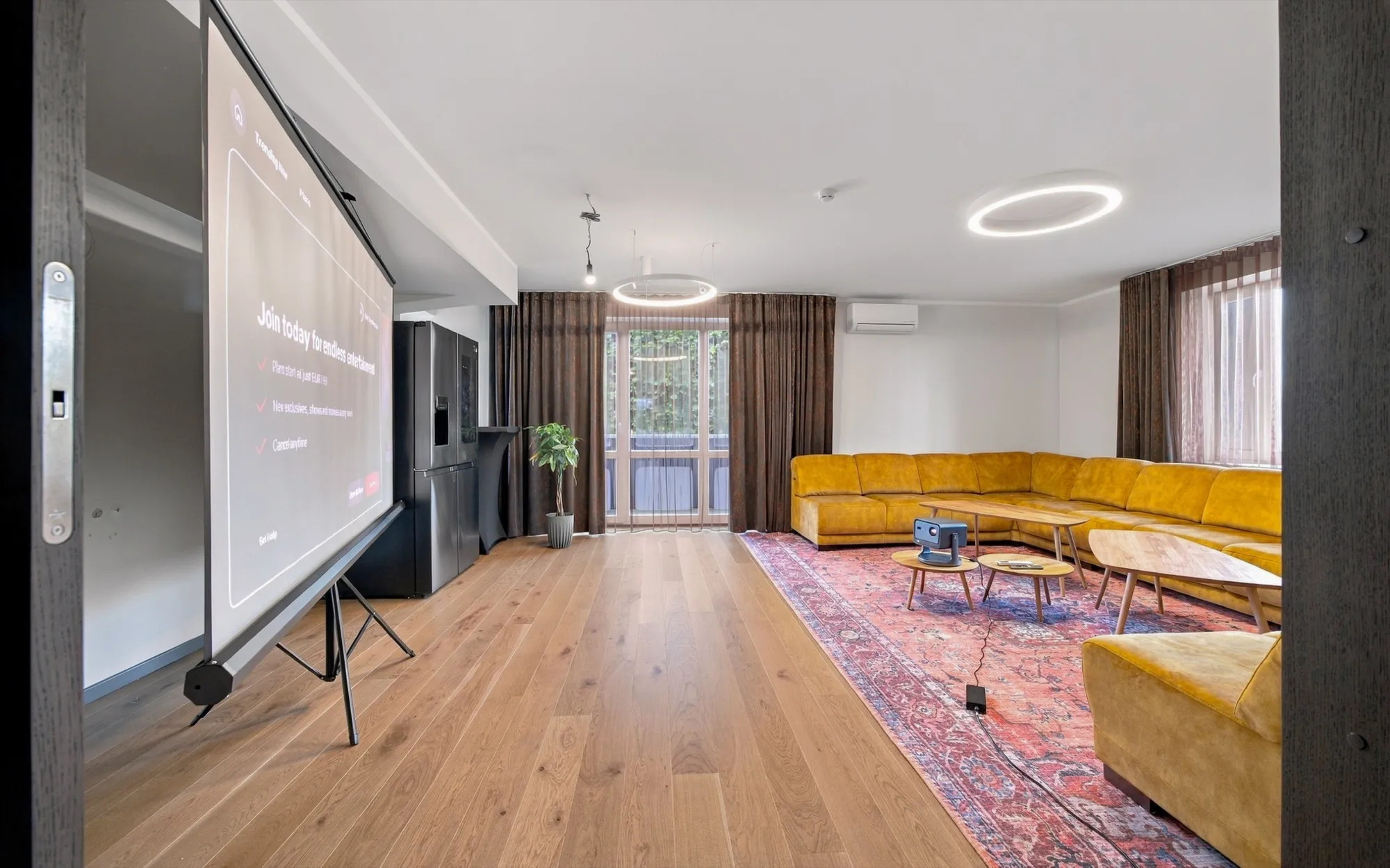 Tehvandi Villa elutuba nurgadiivaniga