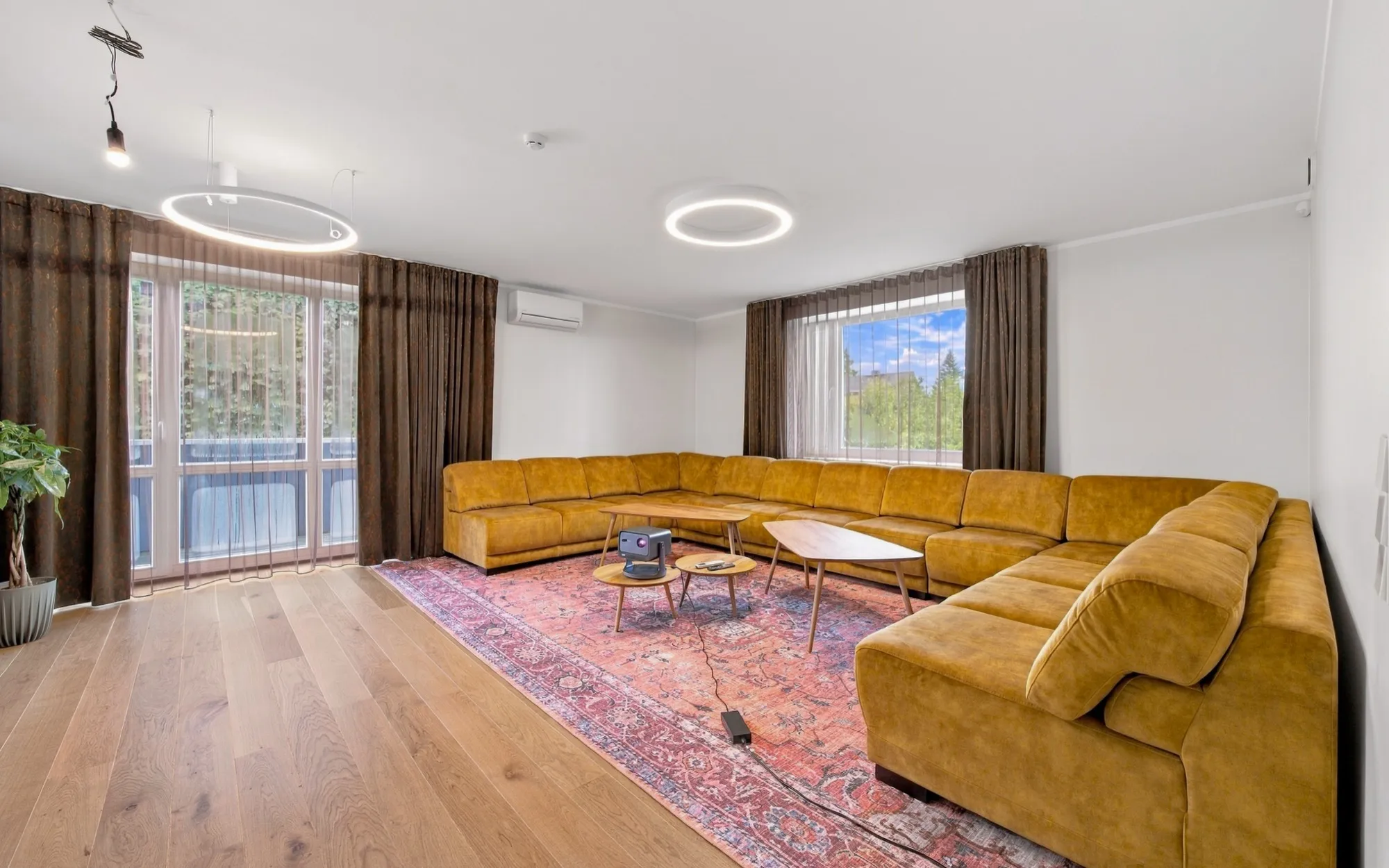 Tehvandi Villa elutuba nurgadiivaniga
