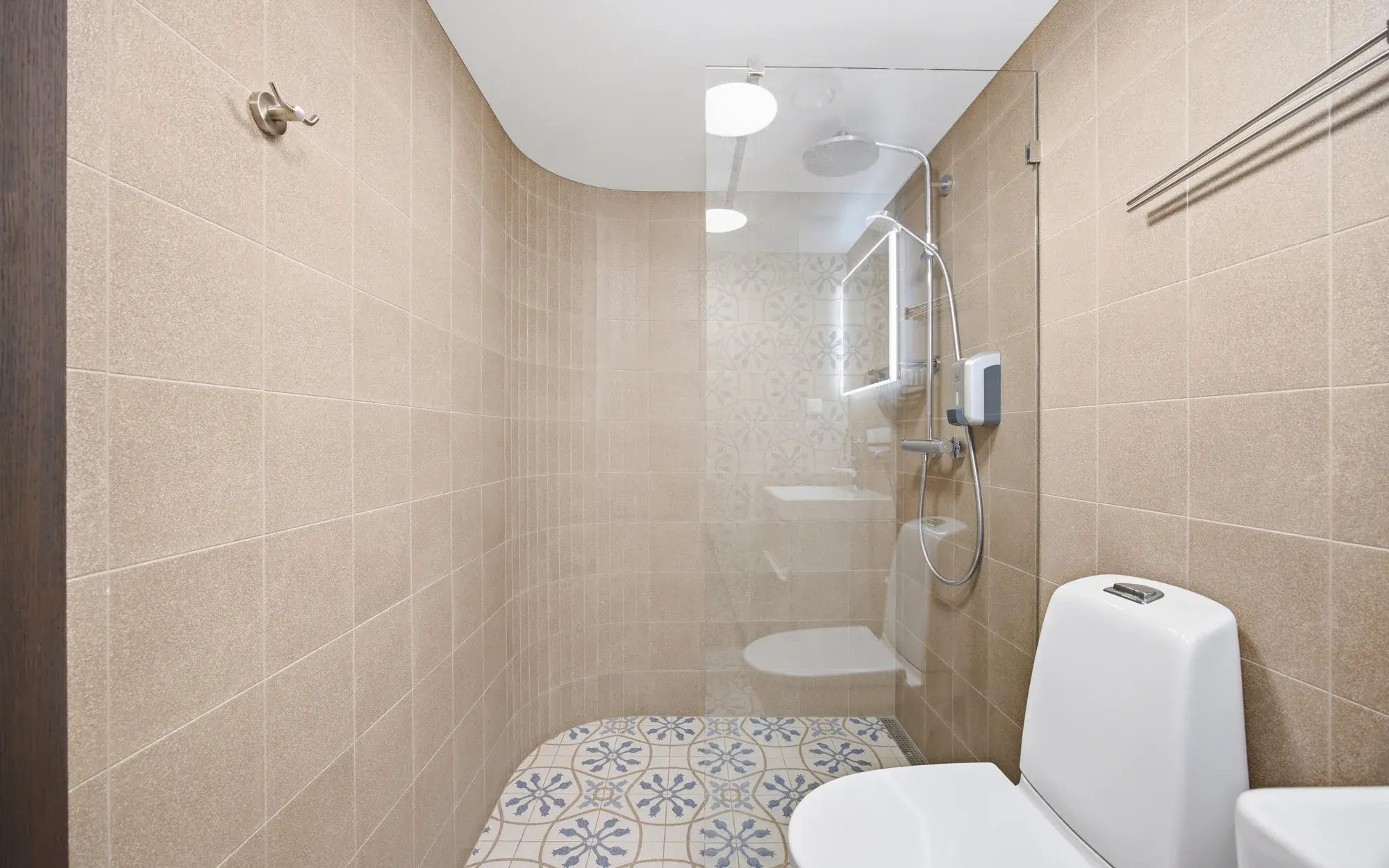 Tehvandi Villa peretuba (tuba 1), WC ja dušinurk