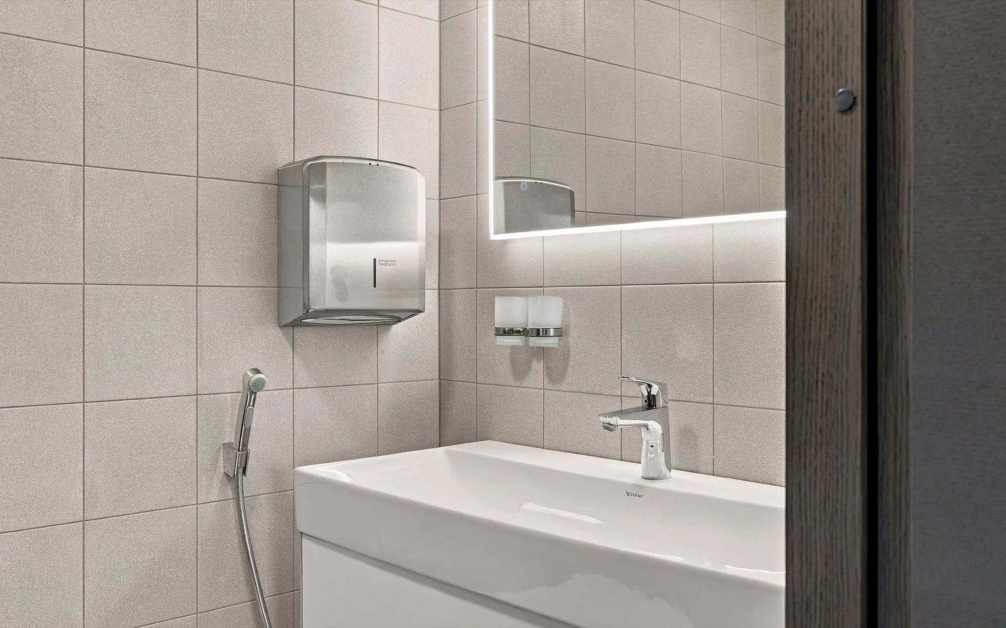 Tehvandi Villa peretuba (tuba 7), WC ja dušinurk